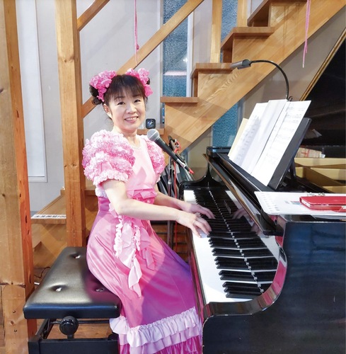 和み唄コンサートを行う桜井純恵さん