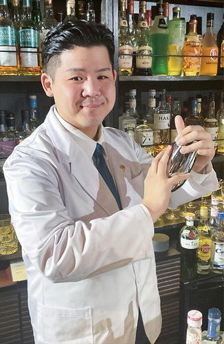 バーテンダーアワードで優勝を果たした若林さん