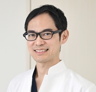 足に浮かぶ血管やむくみ下肢静脈瘤の日帰り手術