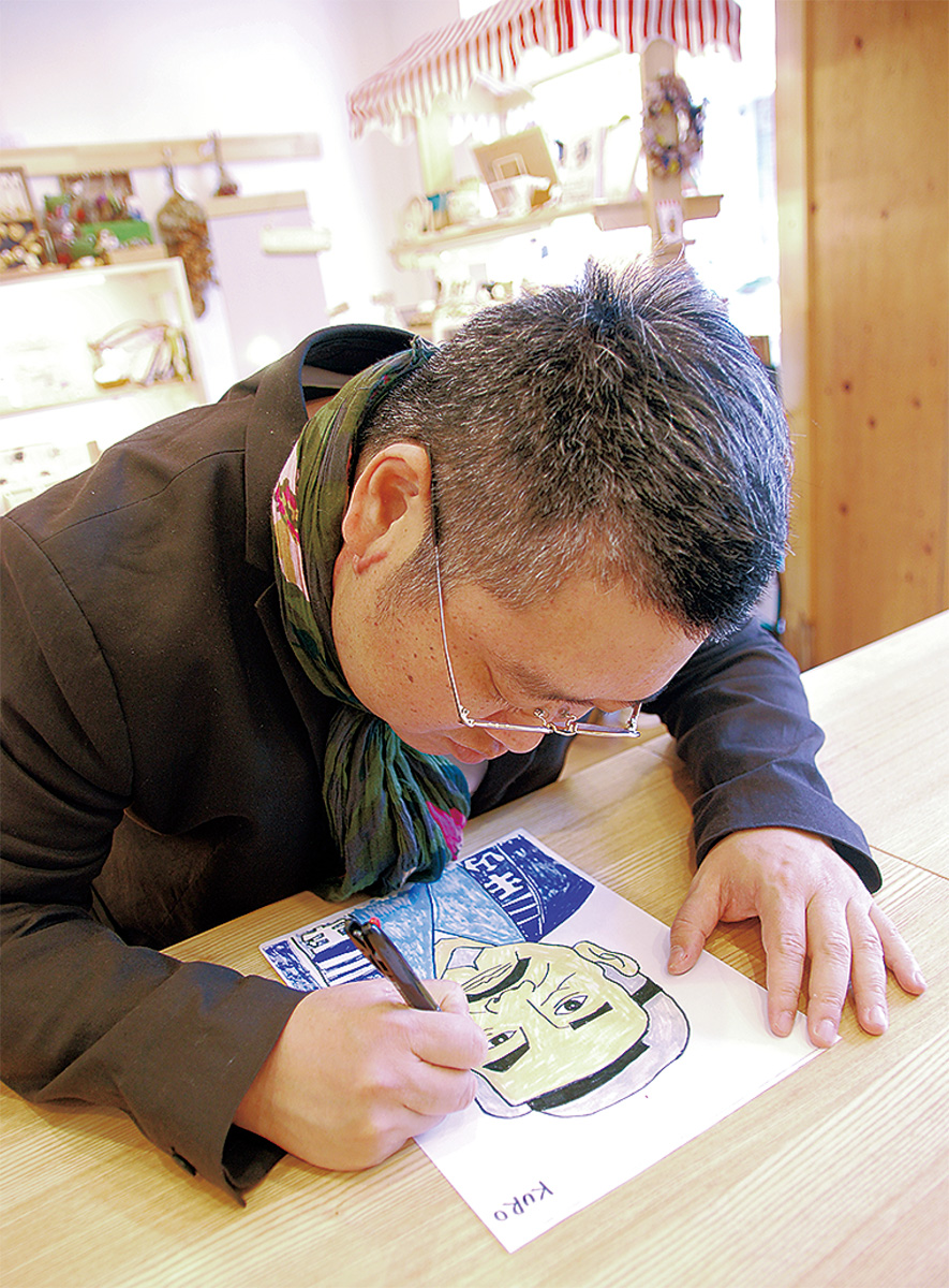 創作活動に集中する黒沢さん