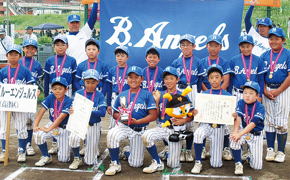 優勝を喜ぶ選手たち