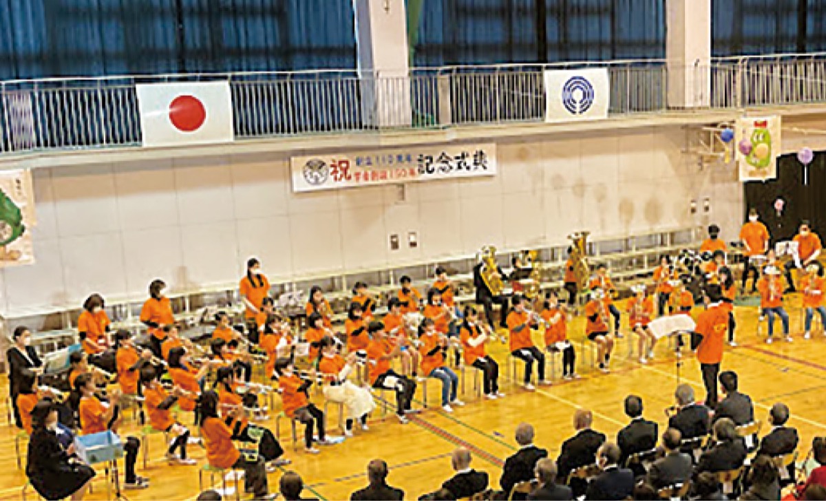 オープニングを飾ったブラスバンド演奏の様子