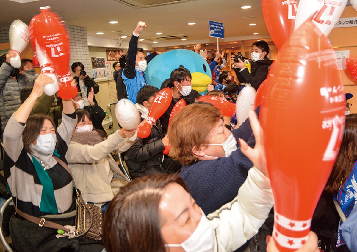 Web限定記事】 熱狂「サッカーW杯」川崎市内でも 深夜の商店街で地元