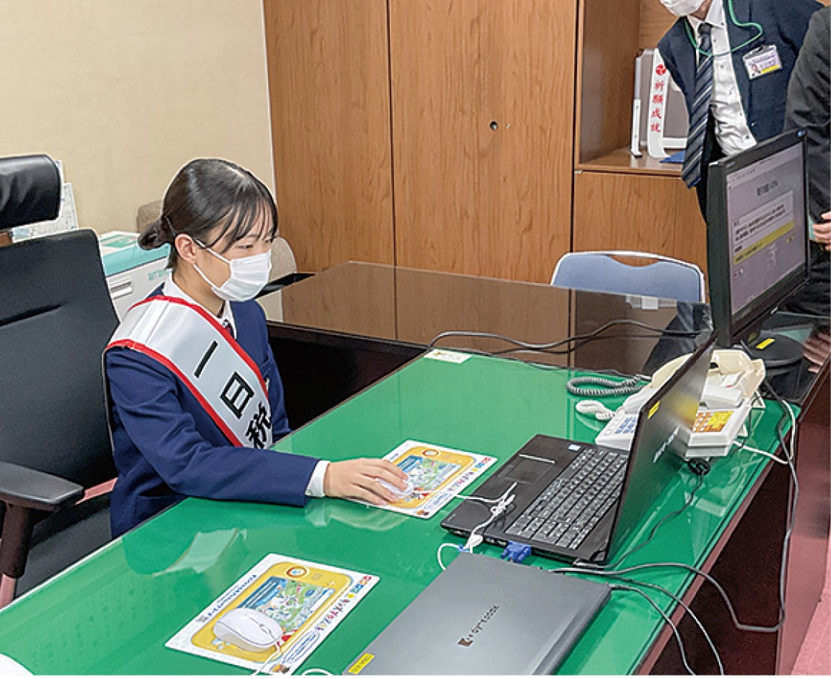 模擬決裁に臨む西江さん