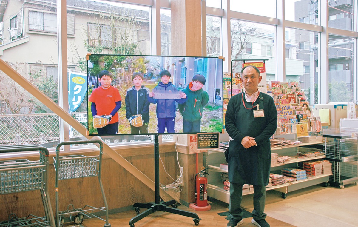 「ビデオメッセージを見に来て」と高橋店長