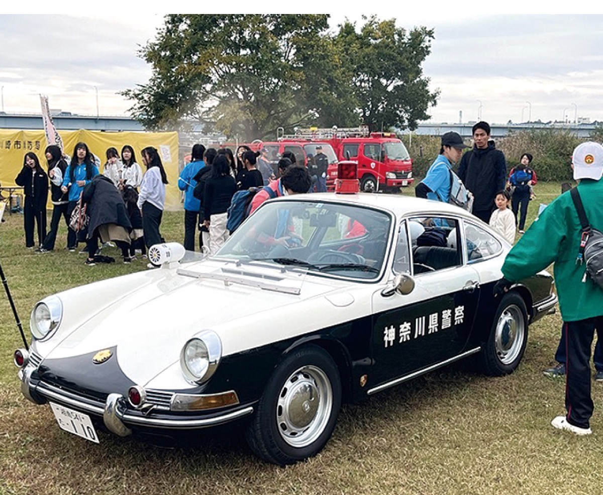 日本で一台というポルシェのパトカー展示