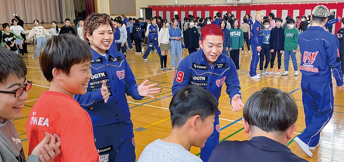 地元小で児童と交流