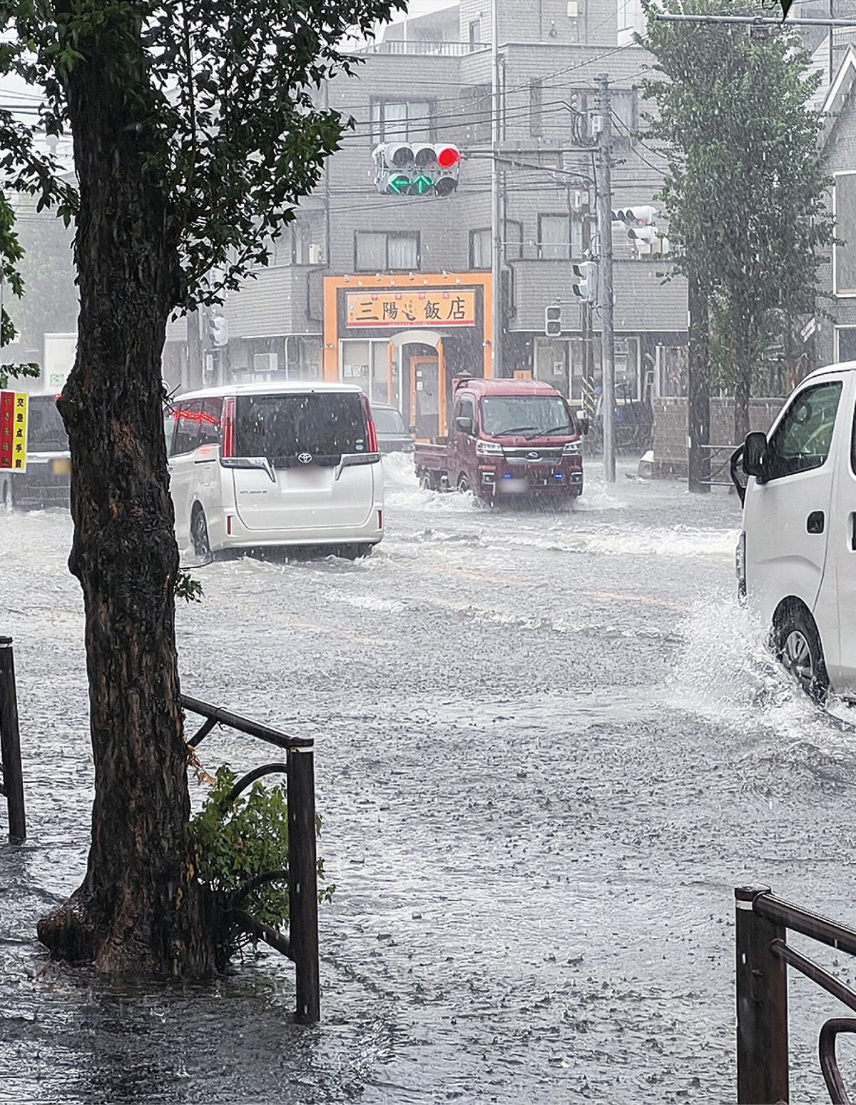 記録的大雨、各所で被害