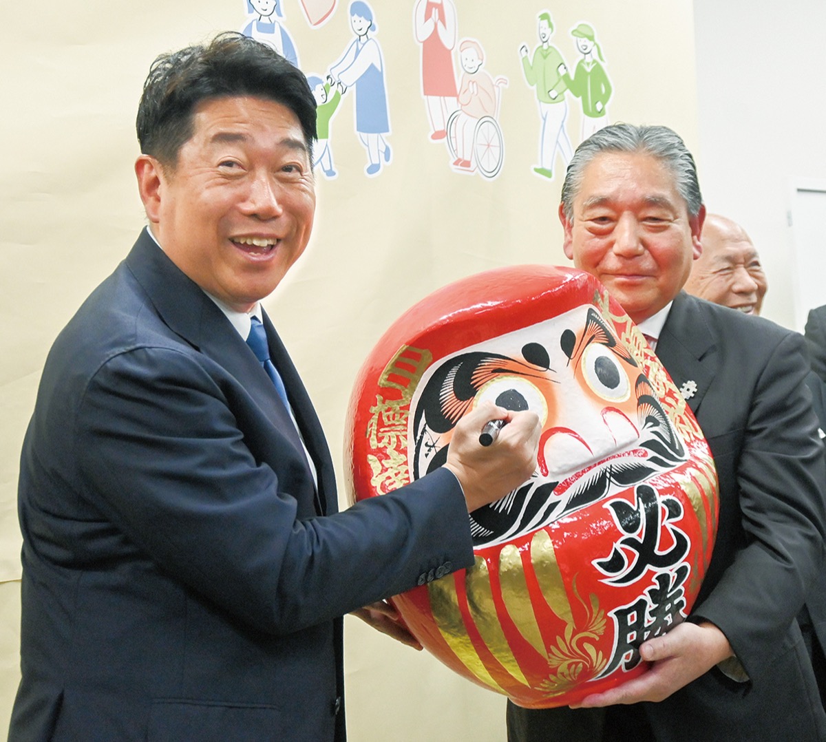 福田氏が4選果たす