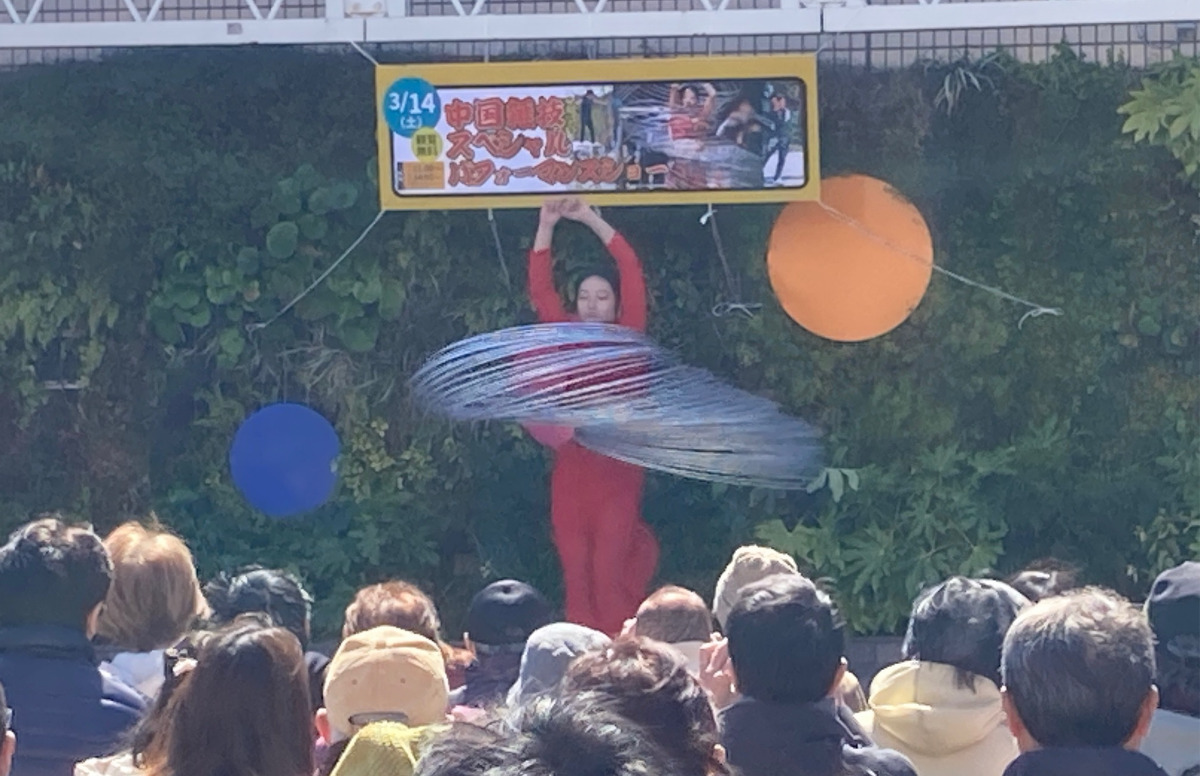 圧巻「中国雑技ショー」に400人 (写真2)