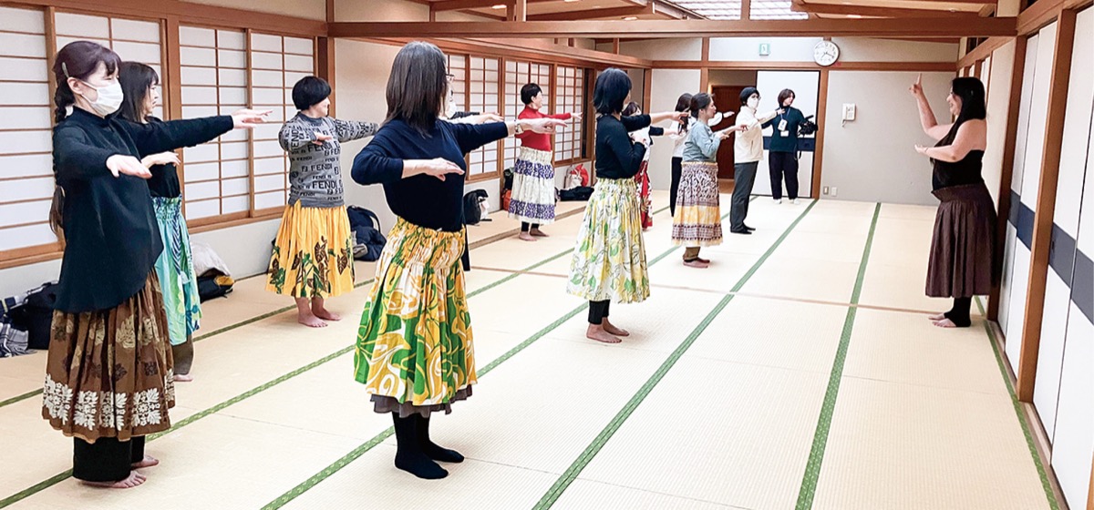 「フラダンス体験」は人気講座のひとつ
