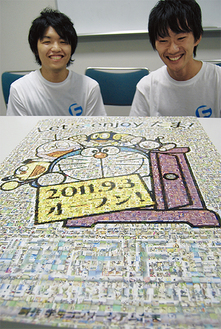 完成作品を前に代表の中村さん（右）とメンバーの澤田さん（左）