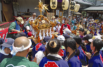 八雲神社に子ども神輿が集結