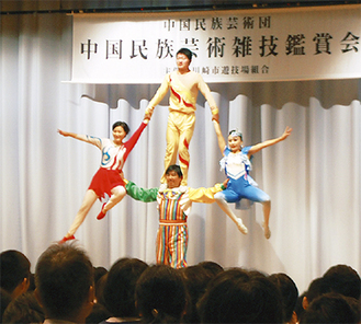 中国雑技団の華麗な演技