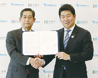 山木利満社長（左）と福田市長