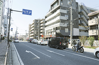 先月、小田急線の北口改札が設置された登戸駅前