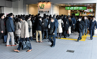 混雑時の武蔵小杉駅（午前8時30分ごろ）