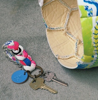 サッカーボールでつくったキーホルダー©川崎フロンターレ