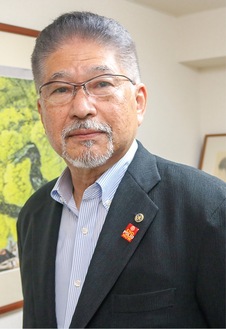 ●…｢稲生｣と｢多摩｣が合併した川崎西北ロータリークラブの８代目会長に今月着任した。登戸新町のリバー商事株式会社代表取締役。73歳。