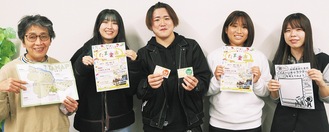 (右から)小池さん、松井さん、10期で経営学部１年の政賢之介さんと中井美衣奈さん、江田代表