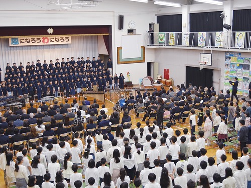 高学年児童による合唱