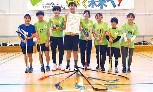 同クラブの高学年チーム（出場したのは中央4人）