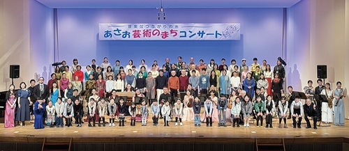 参加者たちの集合写真＝推進委員会提供