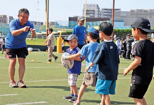 ラグビー教室を楽しむ子どもたち