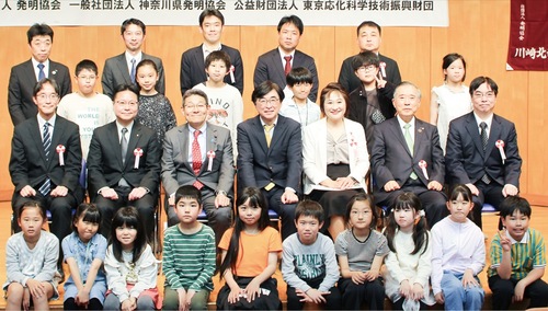 開講式に出席した今年度メンバーら＝クラブ提供