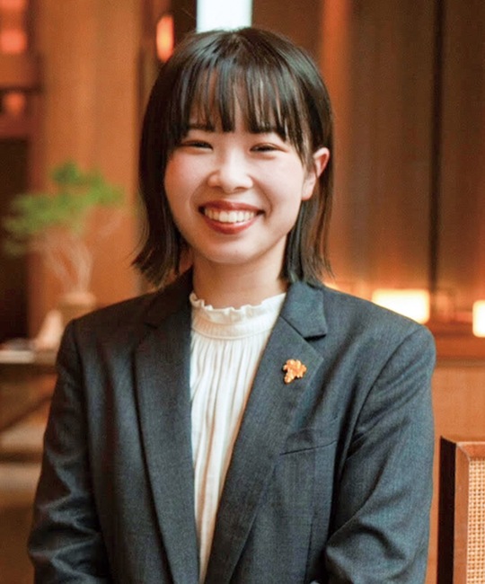 都内のホテルで働きながらワインの知識を磨く三竹さん＝本人提供