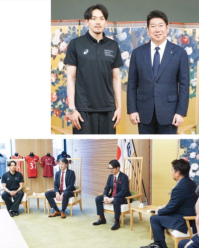 （写真右）福田市長と篠山選手（写真下）左から篠山選手、北ＧＭ、川崎社長