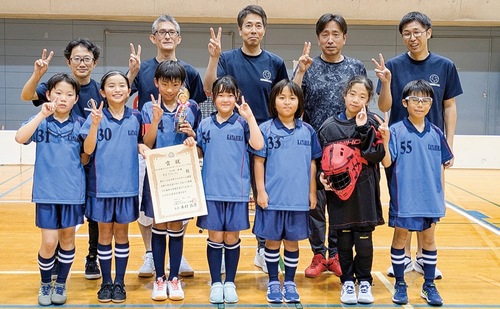 片平グロッティのメンバーら＝チーム提供