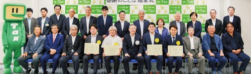 千葉署長や各社の代表、税務署関係者ら