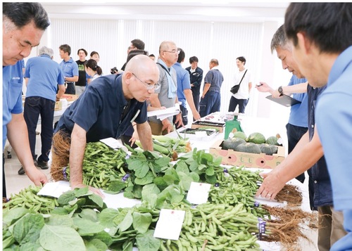 審査する関係者