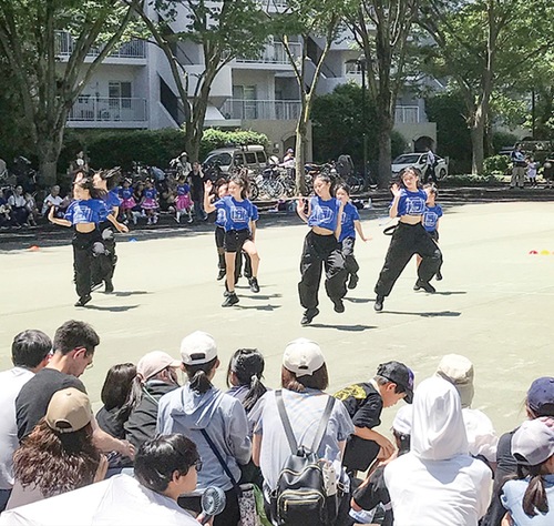 熱気あふれるステージ＝提供