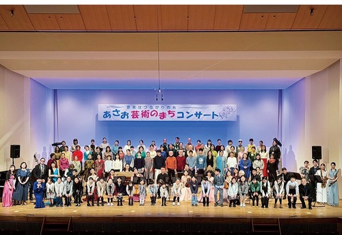 多世代の参加者＝提供