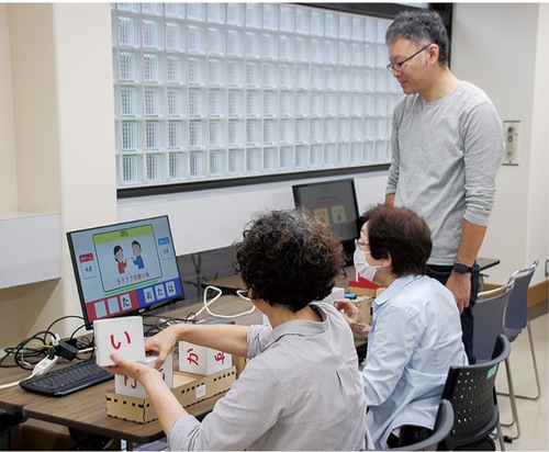 ゲームを楽しむ参加者ら