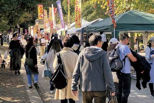 にぎわいを見せるブース