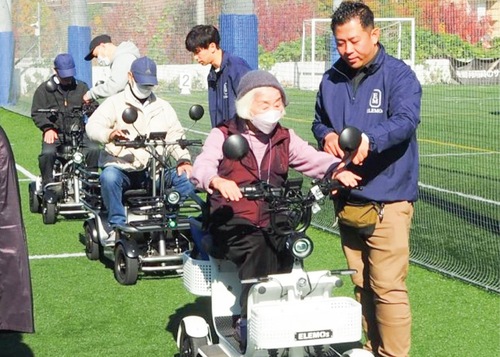 試乗する参加者