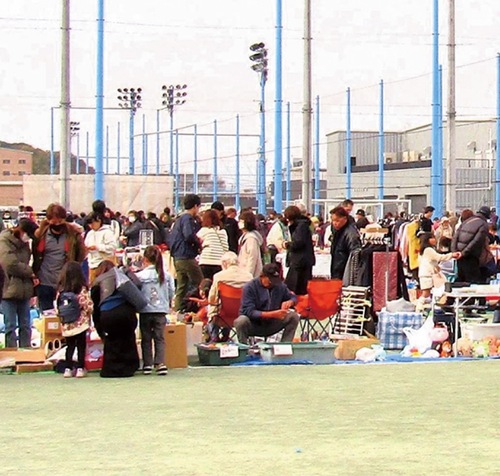 にぎわう会場＝提供