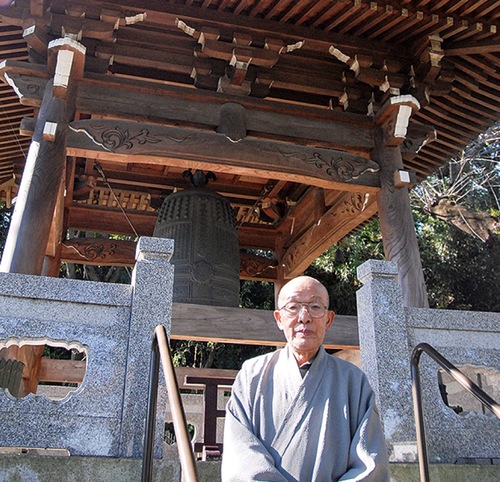 鐘楼堂と溝江住職