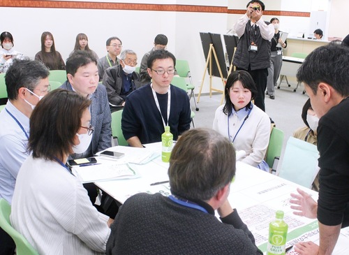 意見を出し合う参加者＝多摩区提供