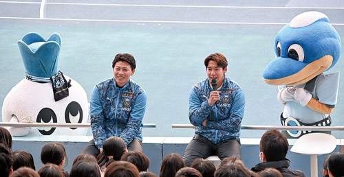 丸山祐市選手（左）と三浦颯太選手がトーク