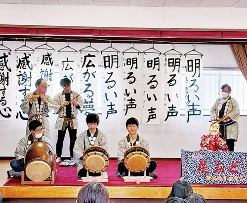 囃子を披露する様子＝提供