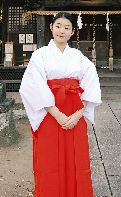 中野島在住青戸さん 「巫女さん」叶え、次の夢へ 春から神道学ぶ ...