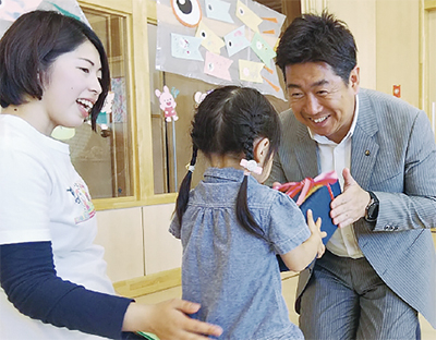 市長、子どもと交流