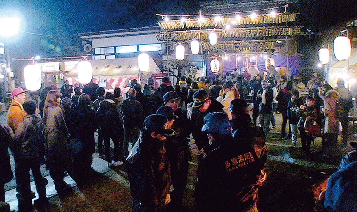 元日を迎えた同神社（過去）＝主催者提供