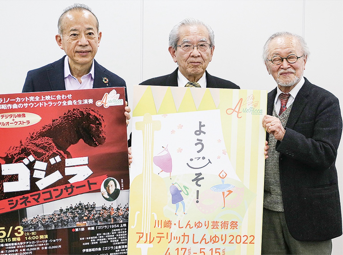 今月４日、会見を開いた下八川実行委員長（中央）ら