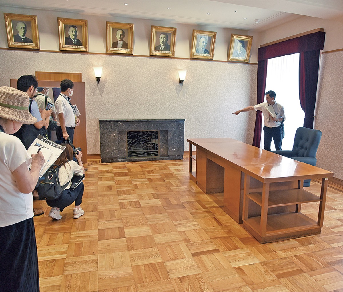 旧本庁舎創建当時を復元した旧市長室
