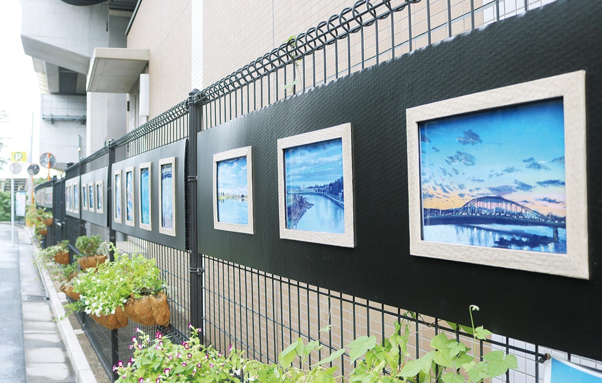区内在住 嵯峨常功さん 多摩川描くパステル画展 登戸駅小田急線高架下